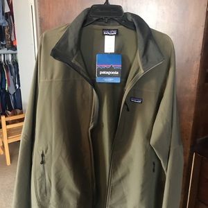 Patagonia Men’s dark green jacket